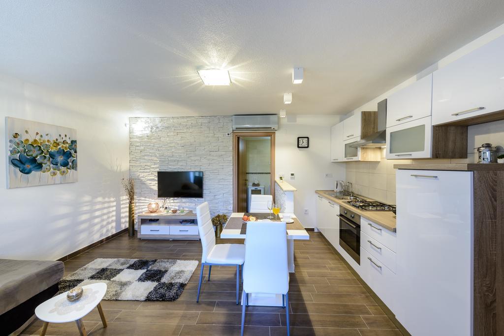 Apartment Mistral - Cosy Apartment With Sea View Молунат Екстериор снимка