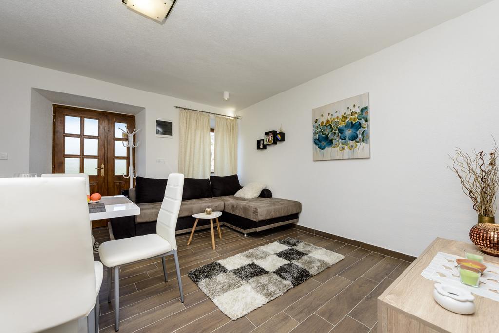 Apartment Mistral - Cosy Apartment With Sea View Молунат Екстериор снимка